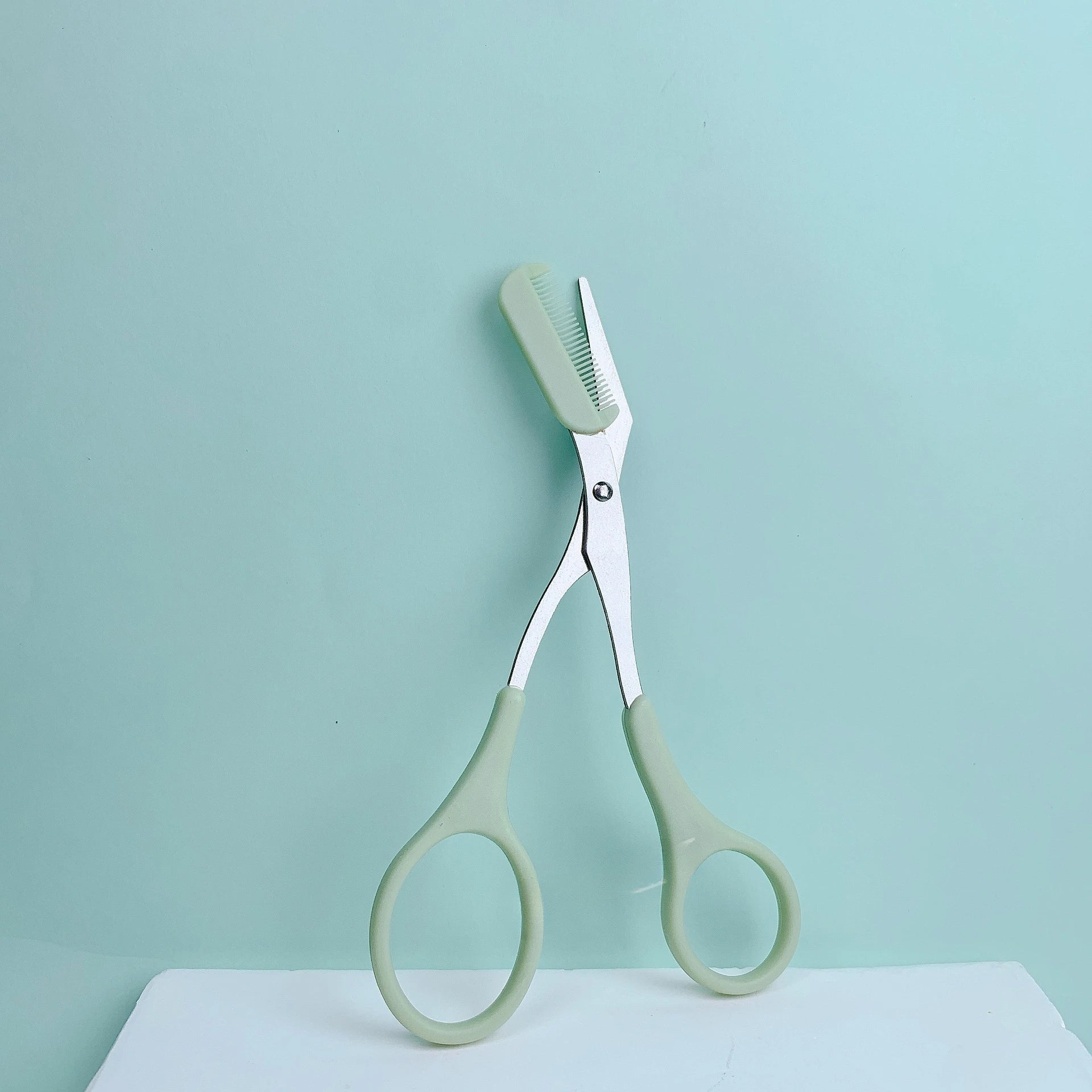 eyebrow trimming scissors