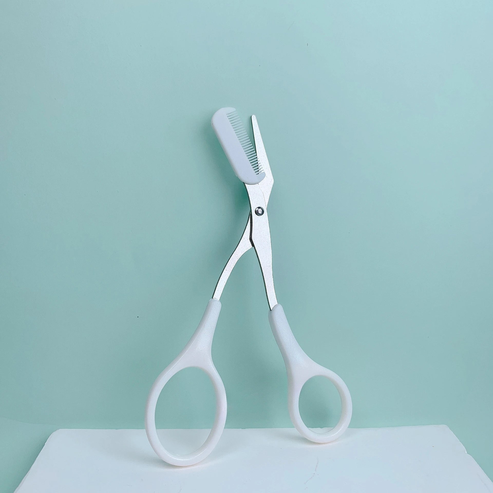 eyebrow trimming scissors